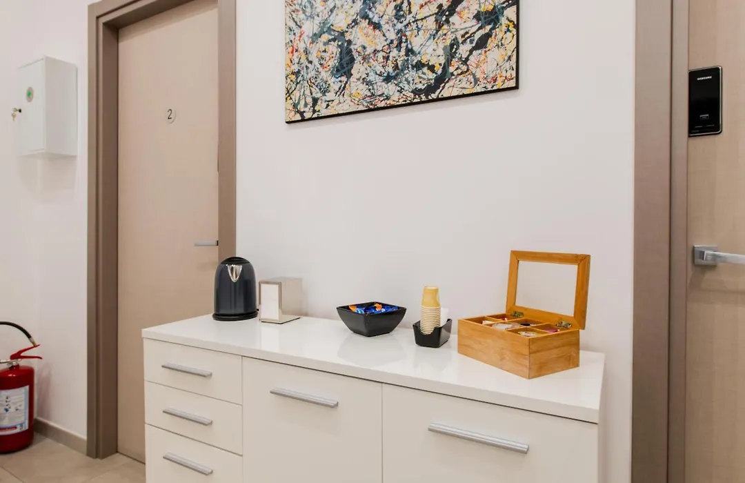 Toledo 16 Luxury Suites-1